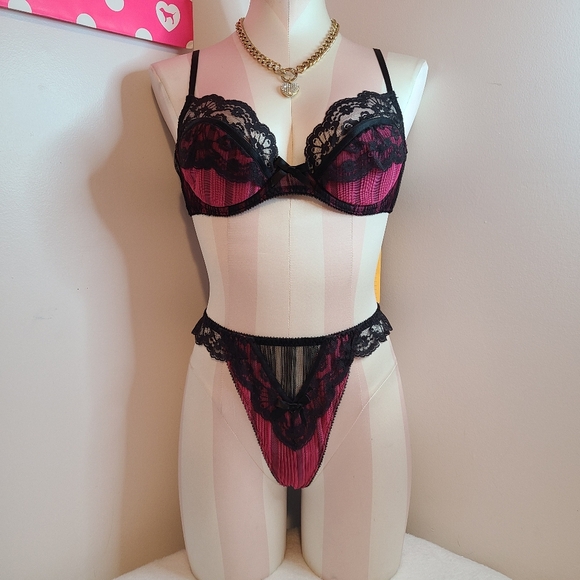 VTG VS Sexy Little Things Cheeky Ruffles Lace Bra/ Panty Set Size 36B/Lg - Picture 9 of 9